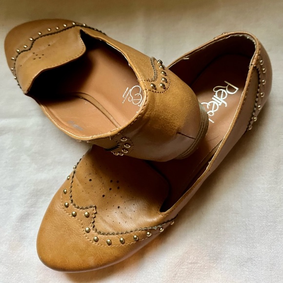 Tan Slip On Ladies Shoes Size 8.5 *FREE With Purchase* - Picture 4 of 7